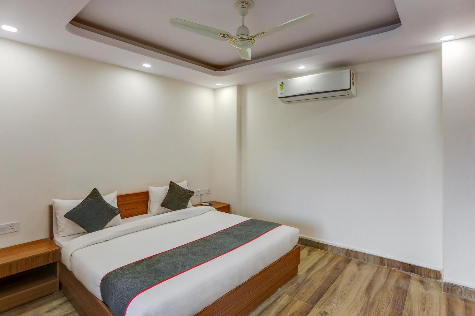 Hotel Collection O The Doors Near Appu Ghar Gurgaon Exterior foto