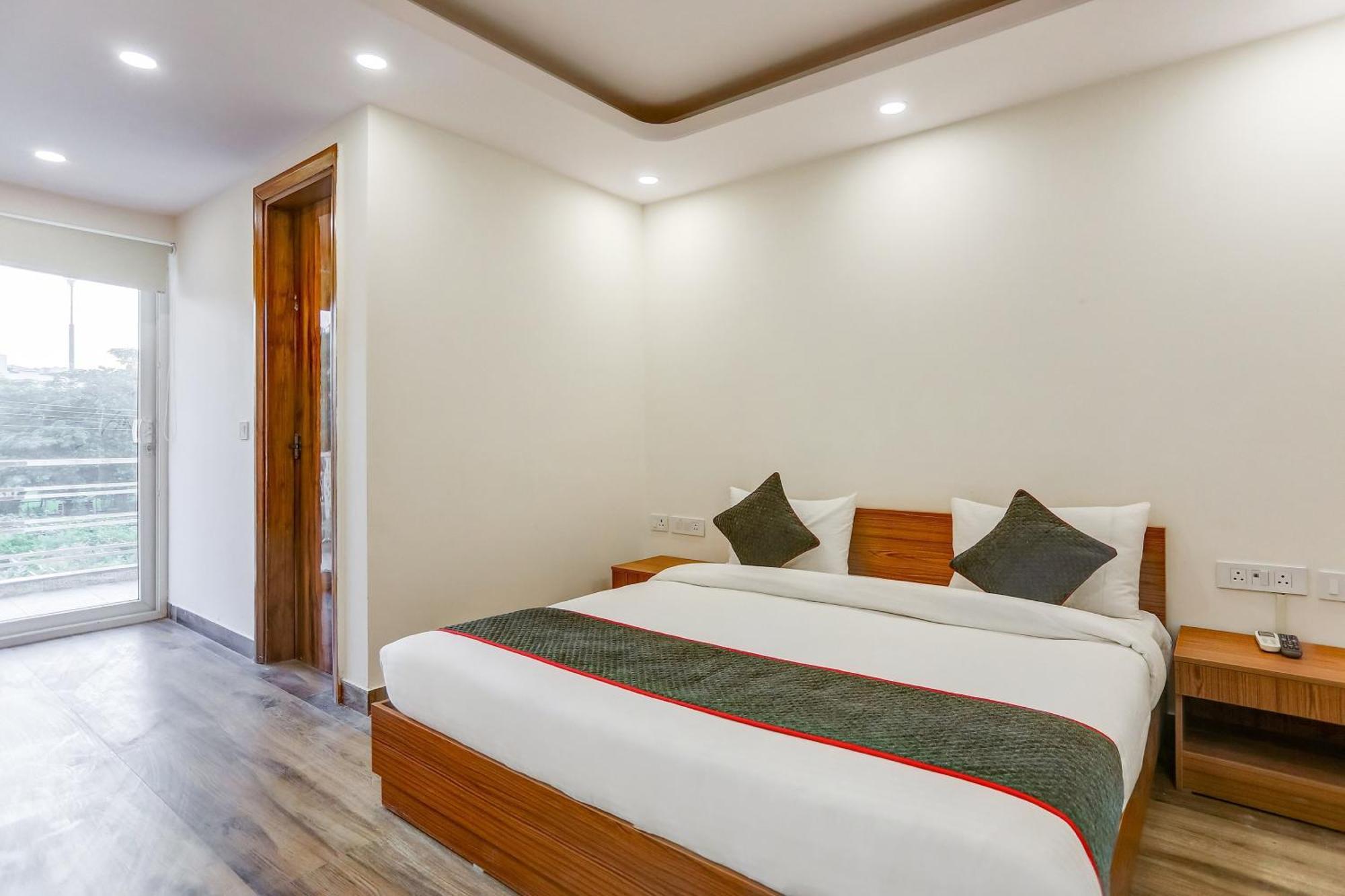 Hotel Collection O The Doors Near Appu Ghar Gurgaon Exterior foto